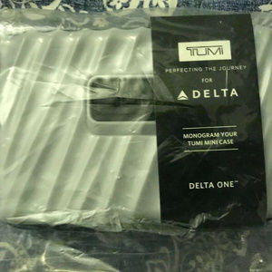 Tumi Delta Traveling Travel / Make Up Case